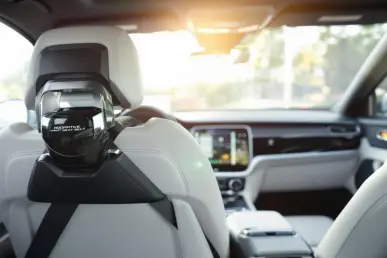 L'intérieur d'une Volvo avec une ceinture intelligente adaptative en focus.